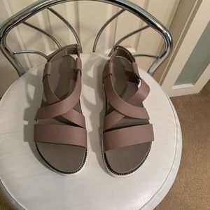 Sorel sandals size 9.5